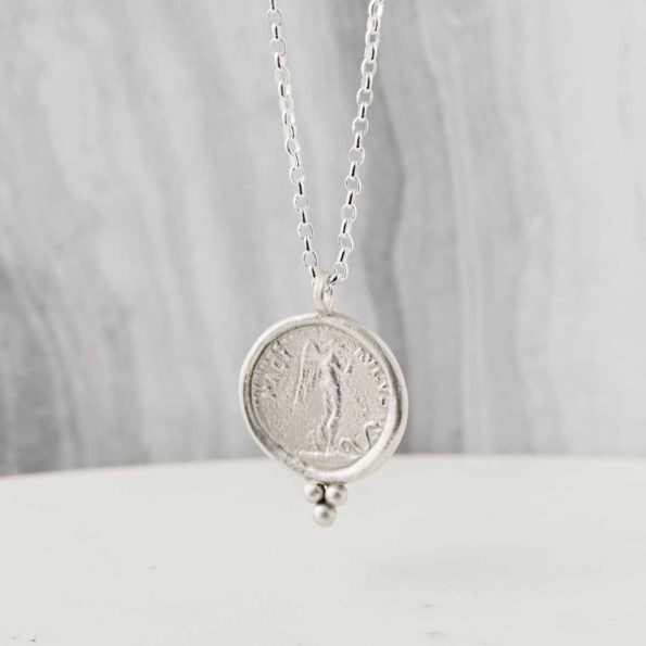 Solid Silver necklace with a classic design